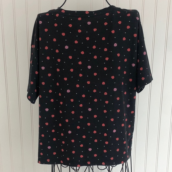Uniqlo UT Disney Black and Red Snow White Poison Apple Tee Shirt - Picture 3 of 10